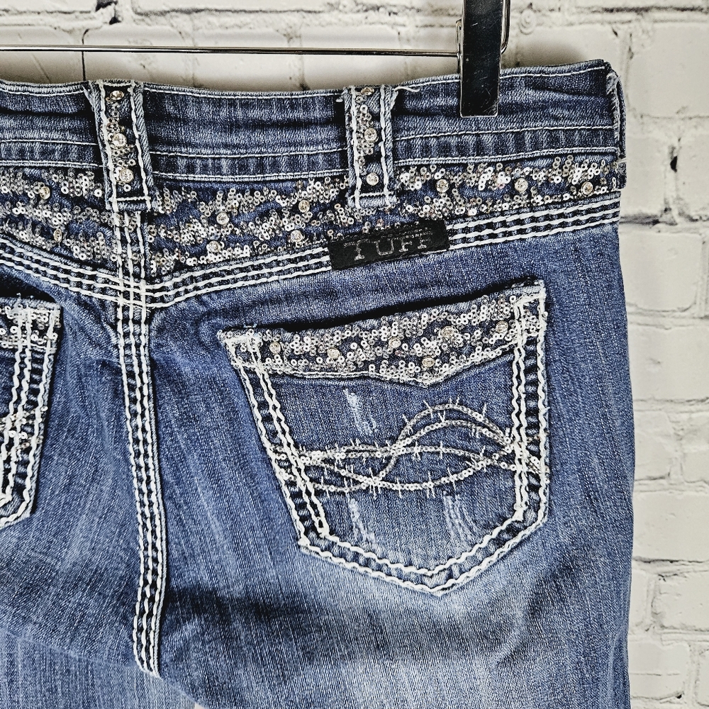 COWGIRL TUFF CO | Shazam sequin barbedwire western cowboy straight leg jeans